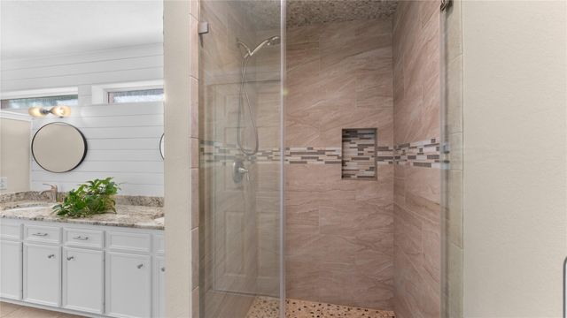 1617 Green Briar Drive, Huntsville, TX 77340