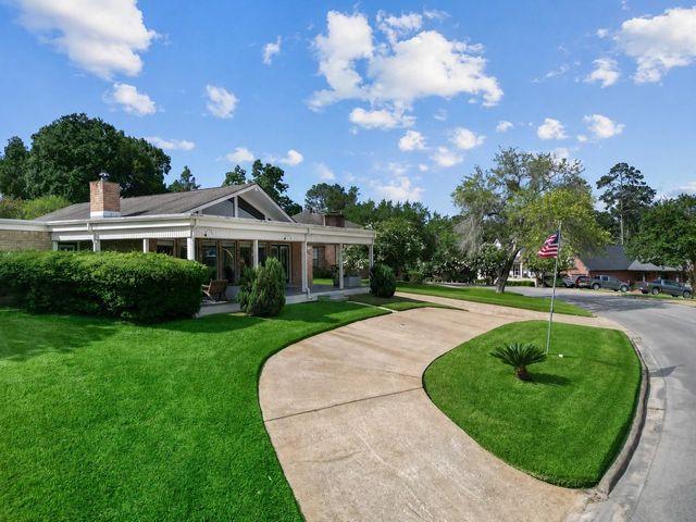 1617 Green Briar Drive, Huntsville, TX 77340