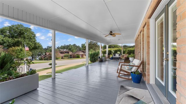 1617 Green Briar Drive, Huntsville, TX 77340