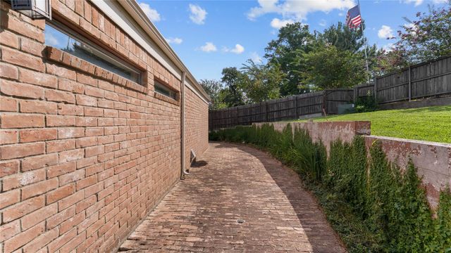 1617 Green Briar Drive, Huntsville, TX 77340