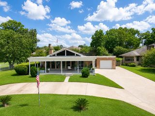 1617 Green Briar Drive, Huntsville, TX 77340