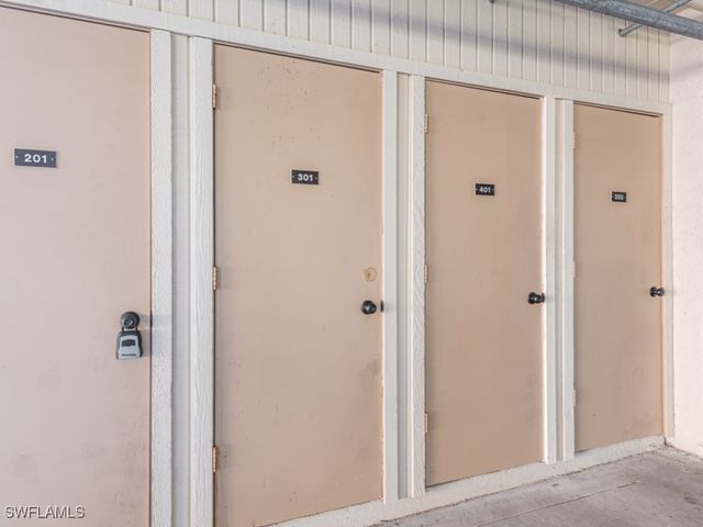 893 Collier CT 3-301, Marco Island, FL 34145