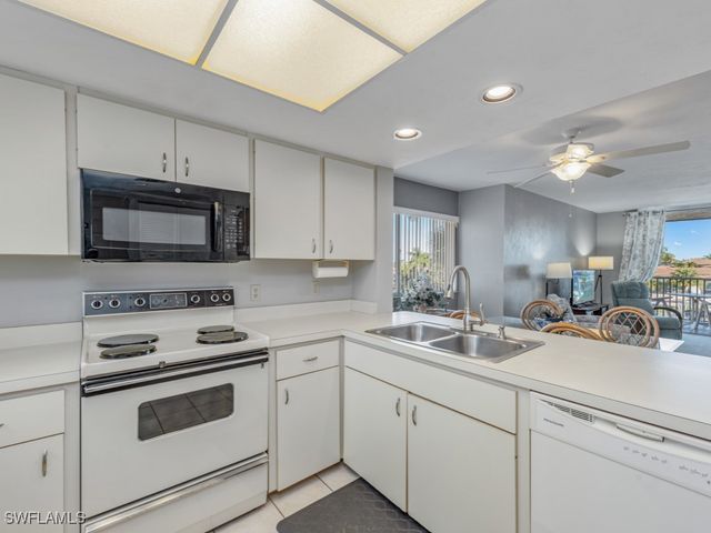893 Collier CT 3-301, Marco Island, FL 34145