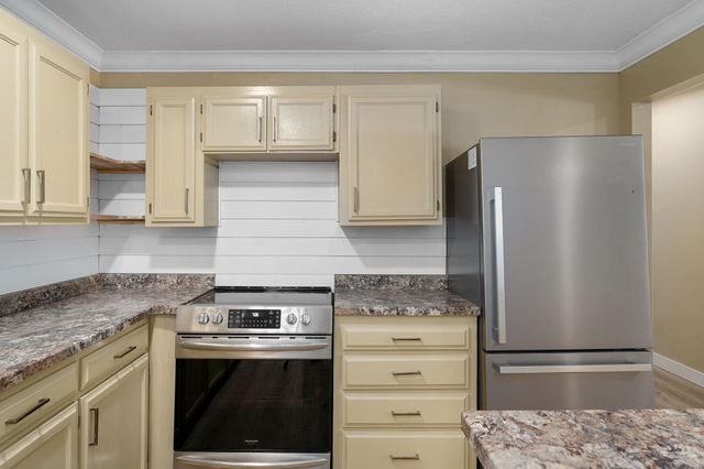205 Kings Drive, Willard, MO 65781
