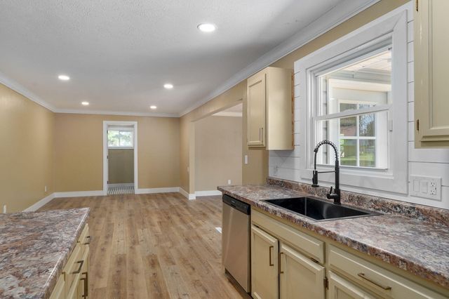 205 Kings Drive, Willard, MO 65781