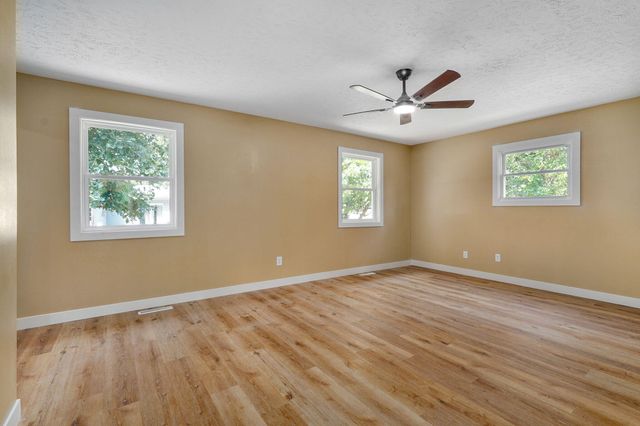 205 Kings Drive, Willard, MO 65781
