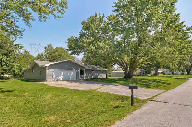 205 Kings Drive, Willard, MO 65781