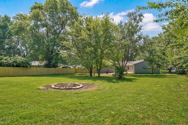 205 Kings Drive, Willard, MO 65781