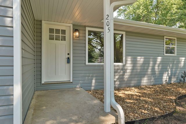 205 Kings Drive, Willard, MO 65781