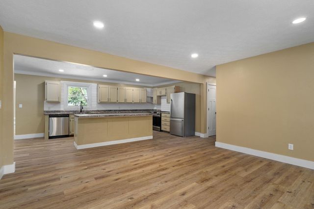 205 Kings Drive, Willard, MO 65781