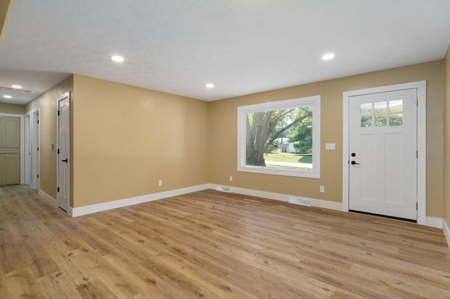 205 Kings Drive, Willard, MO 65781
