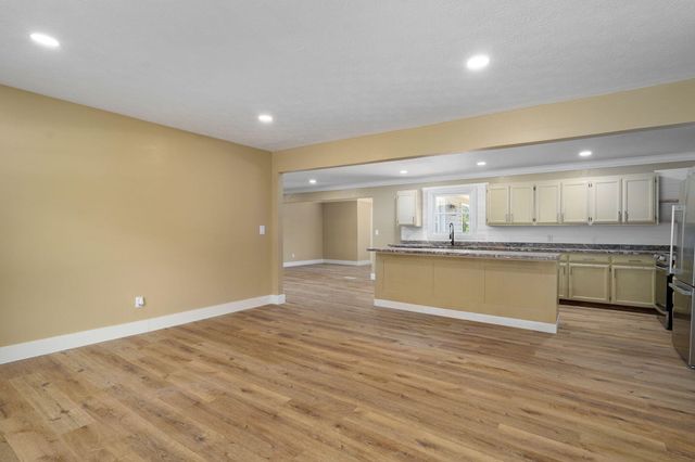 205 Kings Drive, Willard, MO 65781
