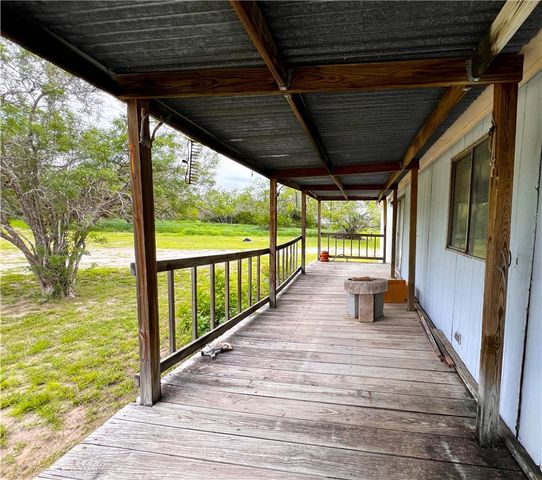 107 Lago Dr, Sandia, TX 78383