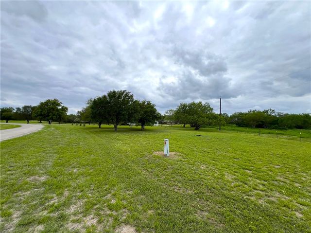107 Lago Dr, Sandia, TX 78383