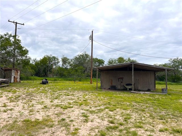 107 Lago Dr, Sandia, TX 78383
