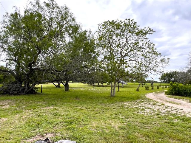 107 Lago Dr, Sandia, TX 78383