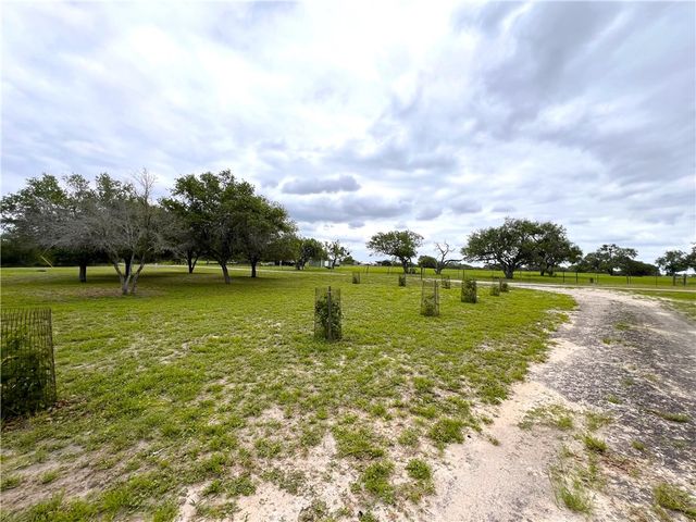 107 Lago Dr, Sandia, TX 78383