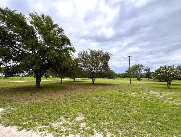 107 Lago Dr, Sandia, TX 78383