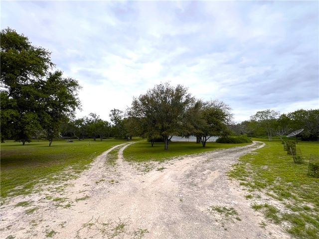 107 Lago Dr, Sandia, TX 78383