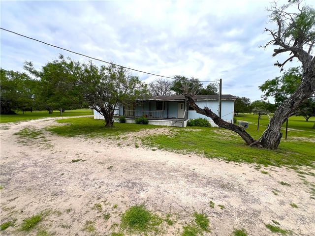 107 Lago Dr, Sandia, TX 78383