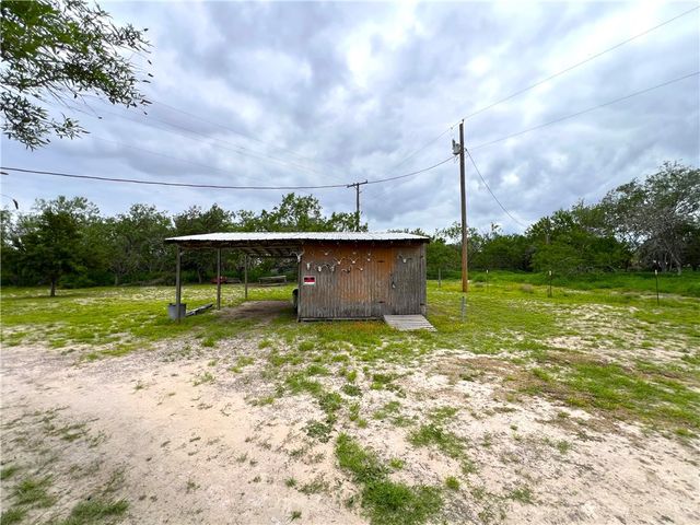 107 Lago Dr, Sandia, TX 78383