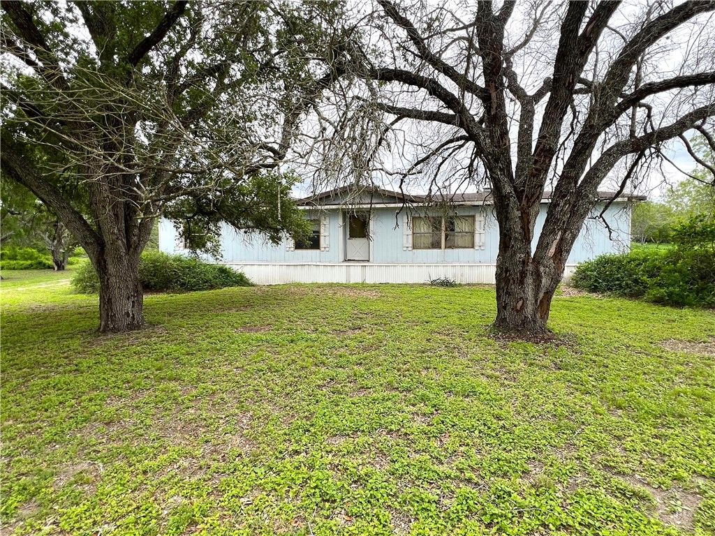 107 Lago Dr, Sandia, TX 78383