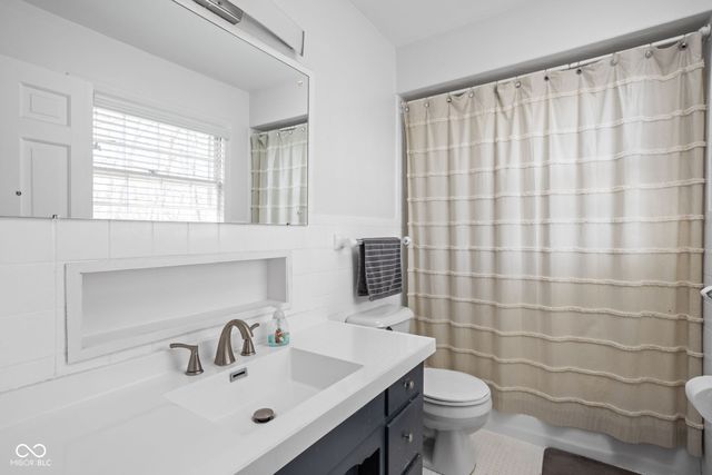 7225 Westminster Drive, Indianapolis, IN 46256