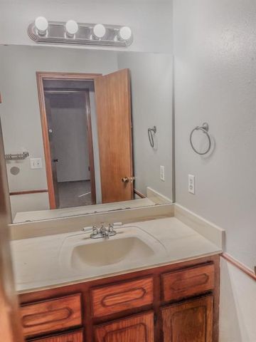 11601 SW 5th Street, Yukon, OK 73099