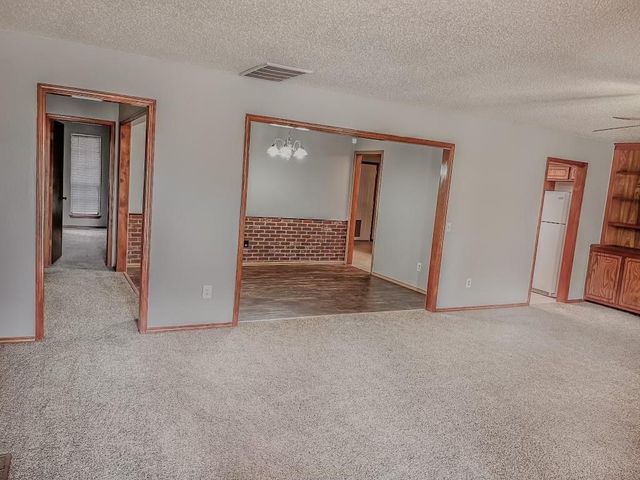 11601 SW 5th Street, Yukon, OK 73099