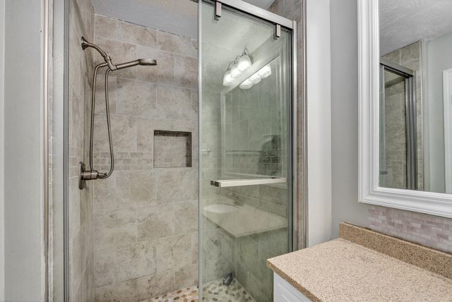 2317 S Hilton Avenue, Springfield, MO 65807