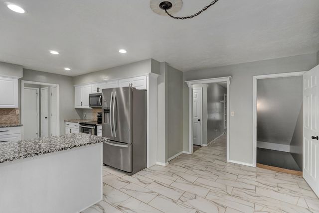 2317 S Hilton Avenue, Springfield, MO 65807