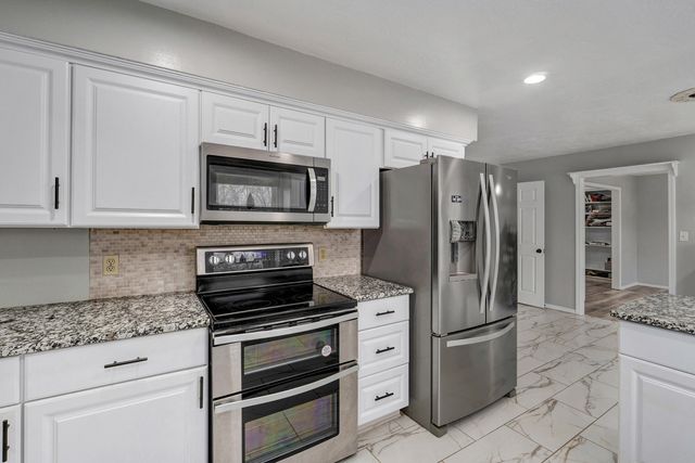 2317 S Hilton Avenue, Springfield, MO 65807