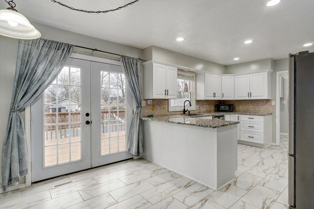 2317 S Hilton Avenue, Springfield, MO 65807