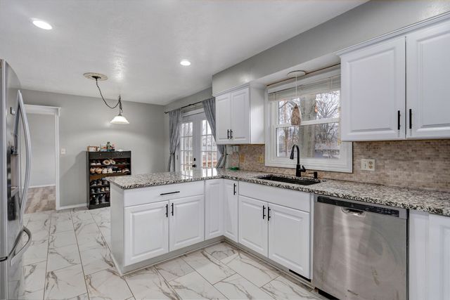 2317 S Hilton Avenue, Springfield, MO 65807