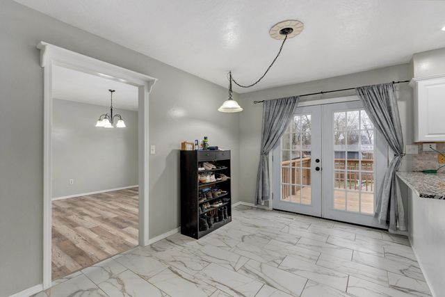 2317 S Hilton Avenue, Springfield, MO 65807