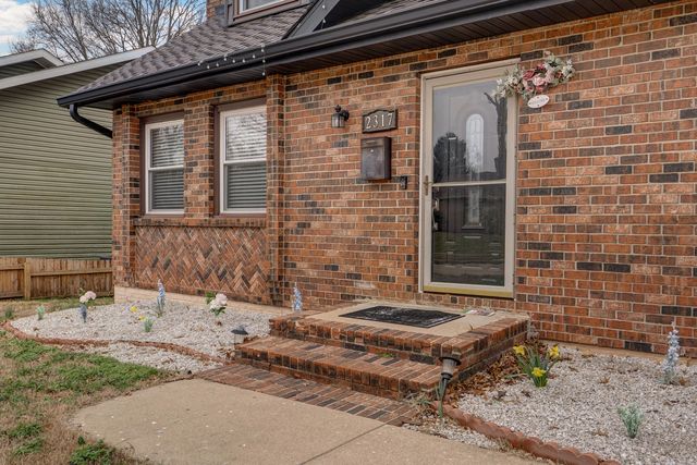 2317 S Hilton Avenue, Springfield, MO 65807