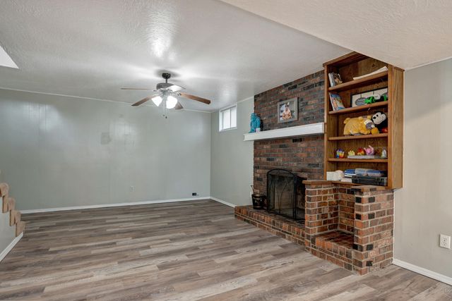 2317 S Hilton Avenue, Springfield, MO 65807