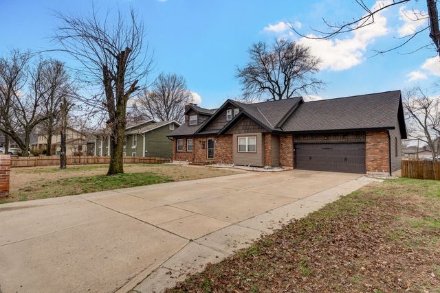 2317 S Hilton Avenue, Springfield, MO 65807