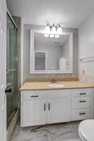 2317 S Hilton Avenue, Springfield, MO 65807