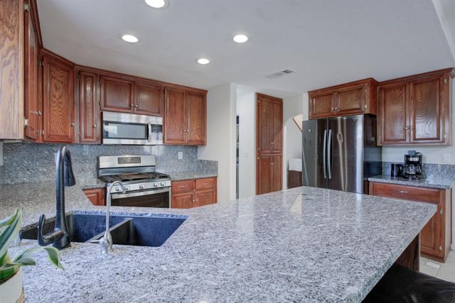 3151 Andre Ln, Turlock, CA 95382