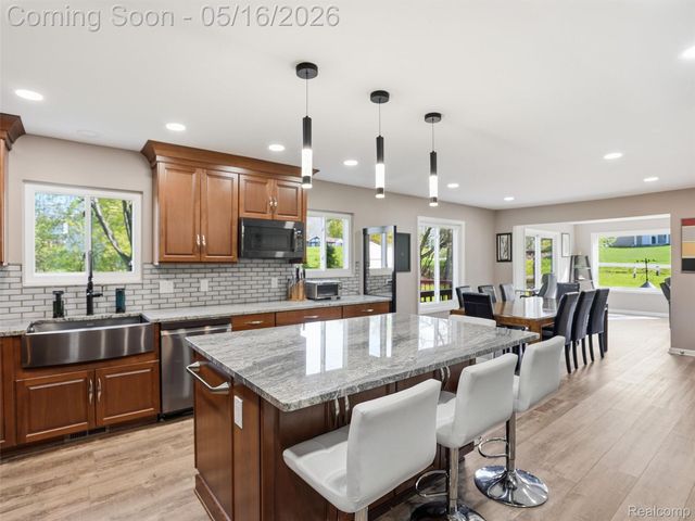 1848 Packer Road, Bloomfield Hills, MI 48302
