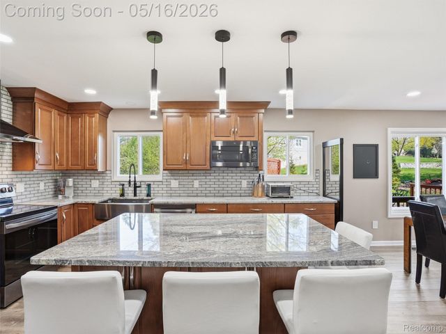 1848 Packer Road, Bloomfield Hills, MI 48302
