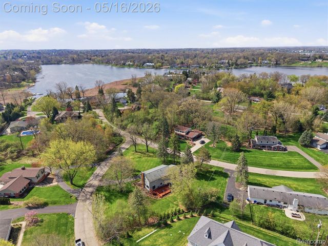 1848 Packer Road, Bloomfield Hills, MI 48302