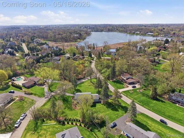 1848 Packer Road, Bloomfield Hills, MI 48302