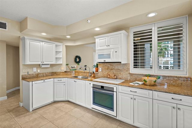 4780 DOLPHIN CAY LANE S 109, St Petersburg, FL 33711