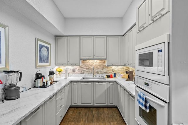 4780 DOLPHIN CAY LANE S 109, St Petersburg, FL 33711