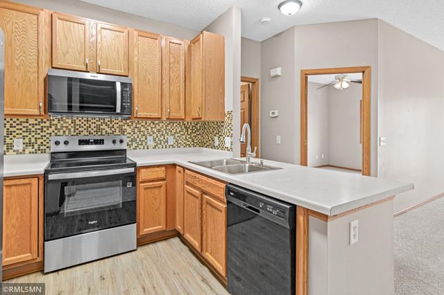 6823 Meadow Grass Lane S, Cottage Grove, MN 55016