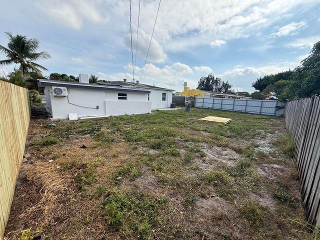 2353 S Beech Rd Road, West Palm Beach, FL 33409