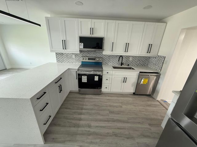 2353 S Beech Rd Road, West Palm Beach, FL 33409