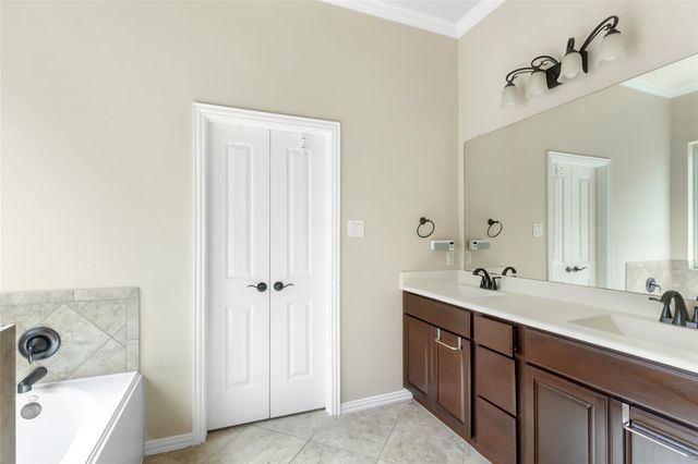 12823 Waterbury Edge Lane, Humble, TX 77346